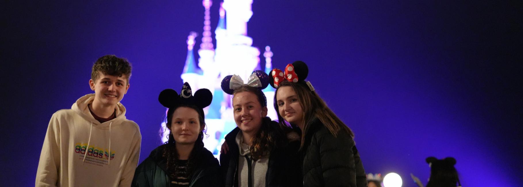 disneyland paris header est 2025 canva